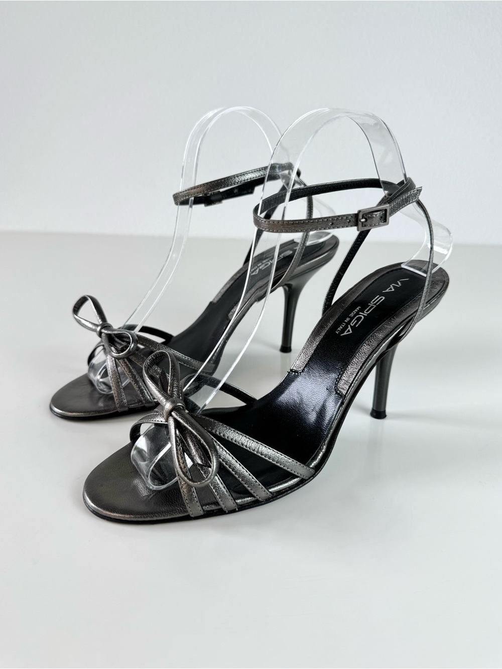 Vintage Via Spiga Leather Metallic Pewter Bow Heels Size 7.5 Y2K Strappy